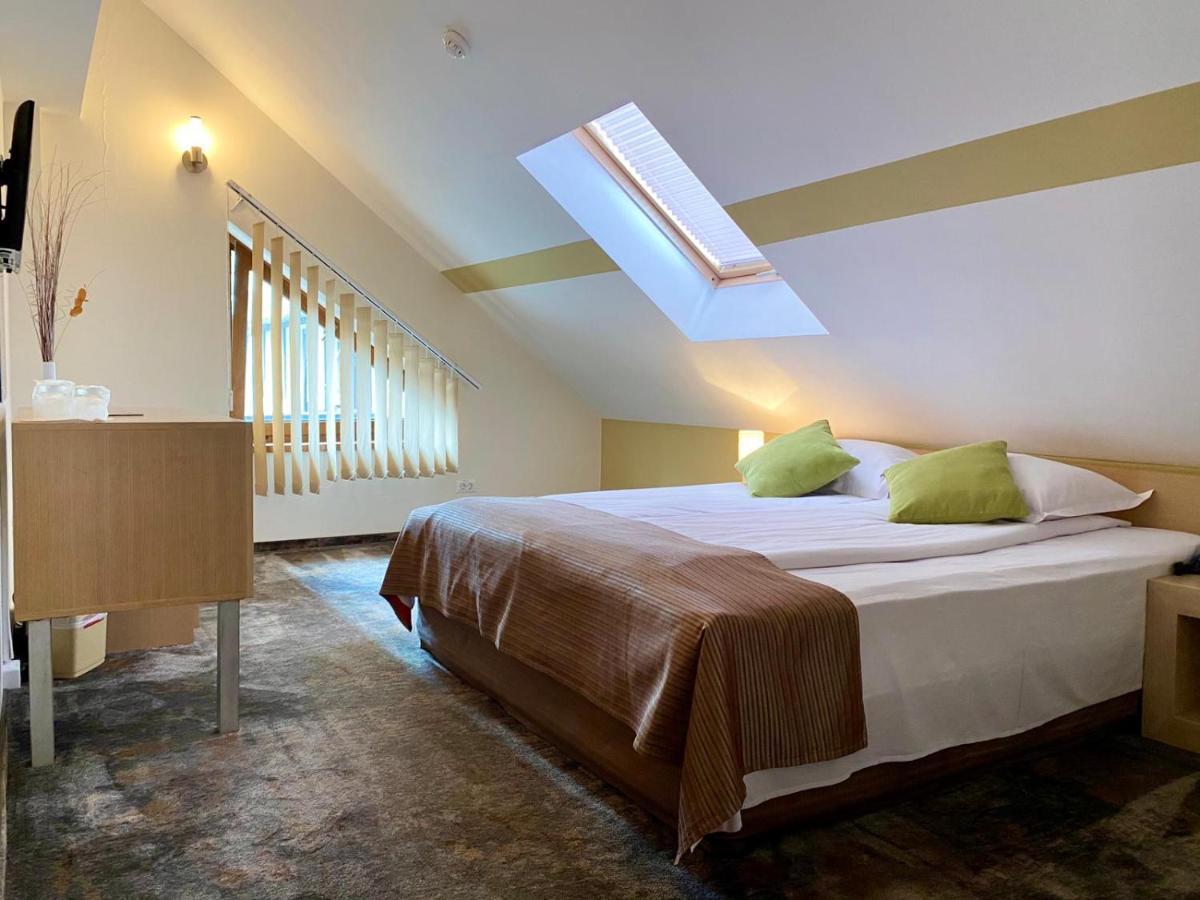פויאנה ברשוב Hotel Escalade מראה חיצוני תמונה