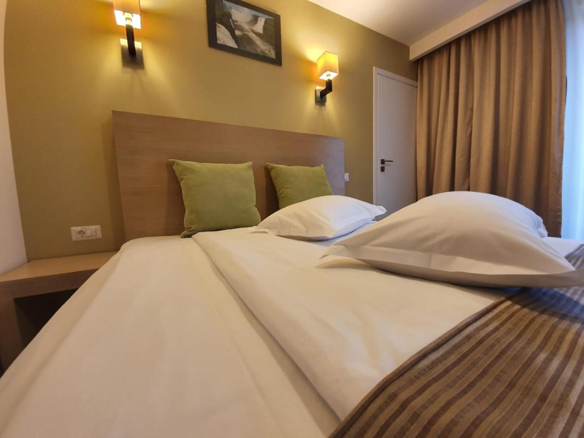פויאנה ברשוב Hotel Escalade מראה חיצוני תמונה