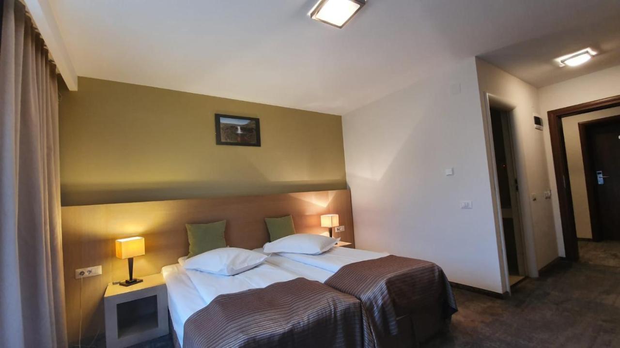 פויאנה ברשוב Hotel Escalade מראה חיצוני תמונה