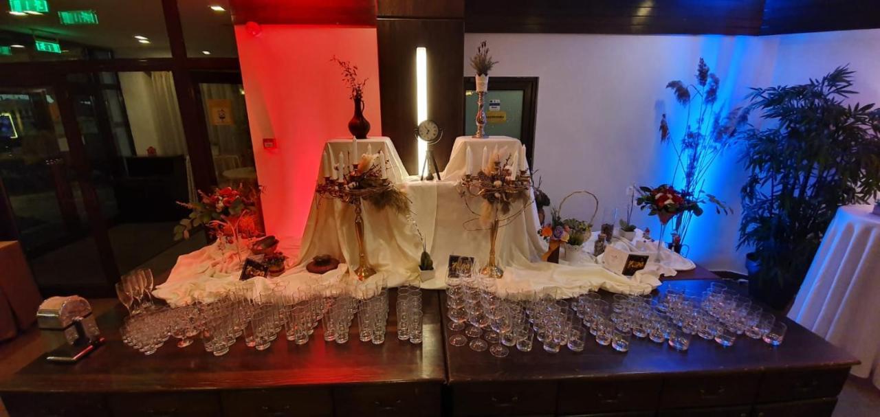 פויאנה ברשוב Hotel Escalade מראה חיצוני תמונה