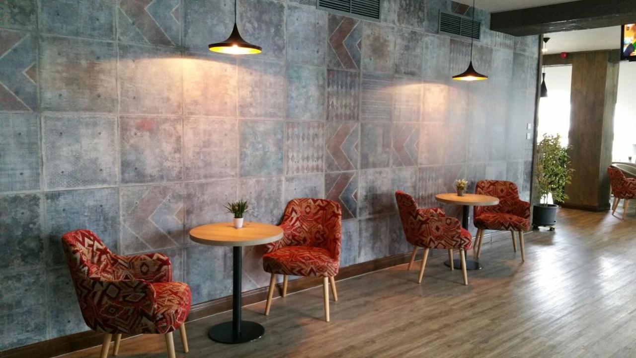 פויאנה ברשוב Hotel Escalade מראה חיצוני תמונה