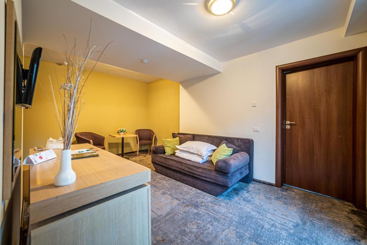 פויאנה ברשוב Hotel Escalade מראה חיצוני תמונה
