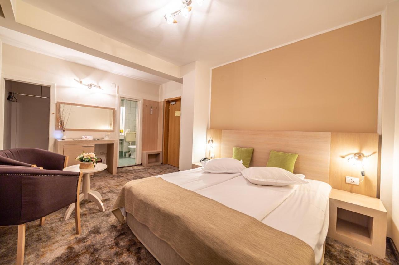 פויאנה ברשוב Hotel Escalade מראה חיצוני תמונה