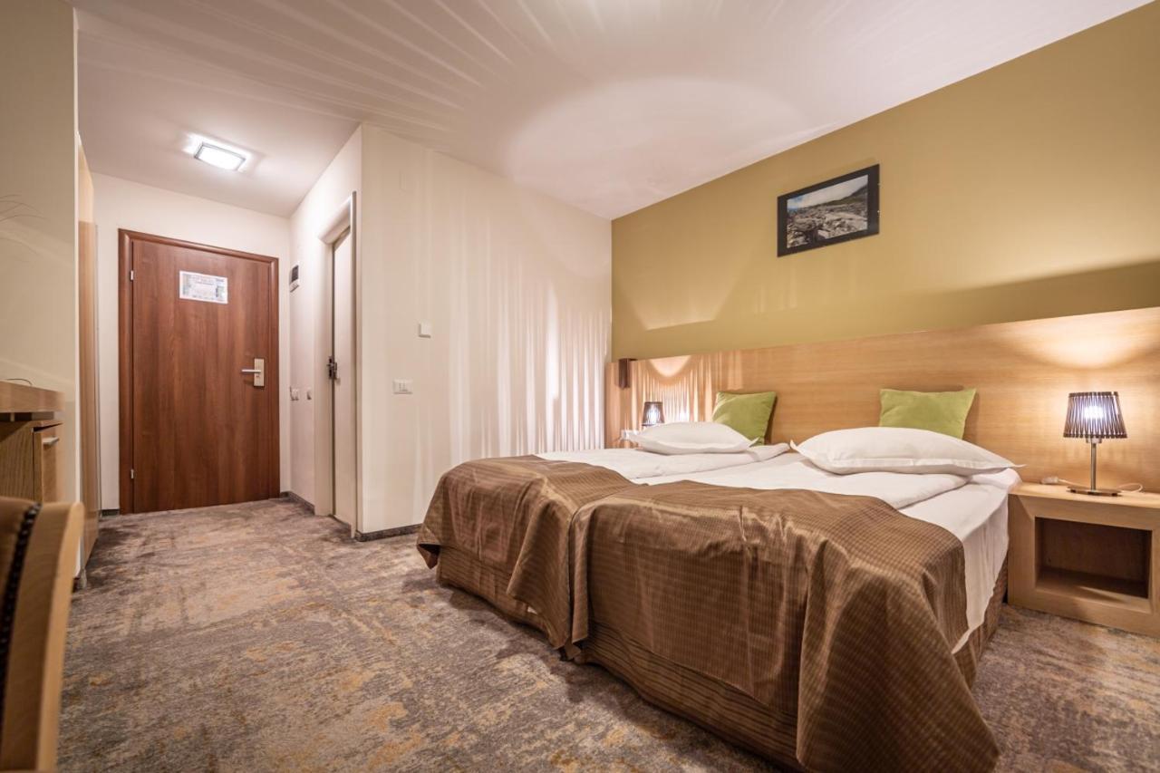 פויאנה ברשוב Hotel Escalade מראה חיצוני תמונה