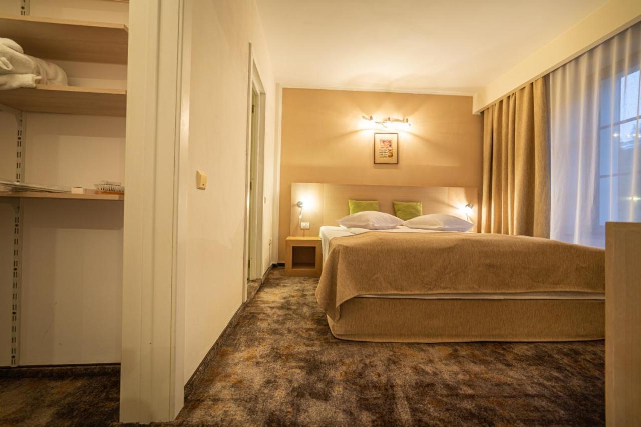 פויאנה ברשוב Hotel Escalade מראה חיצוני תמונה