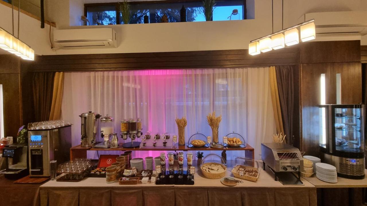 פויאנה ברשוב Hotel Escalade מראה חיצוני תמונה