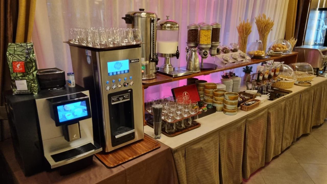 פויאנה ברשוב Hotel Escalade מראה חיצוני תמונה